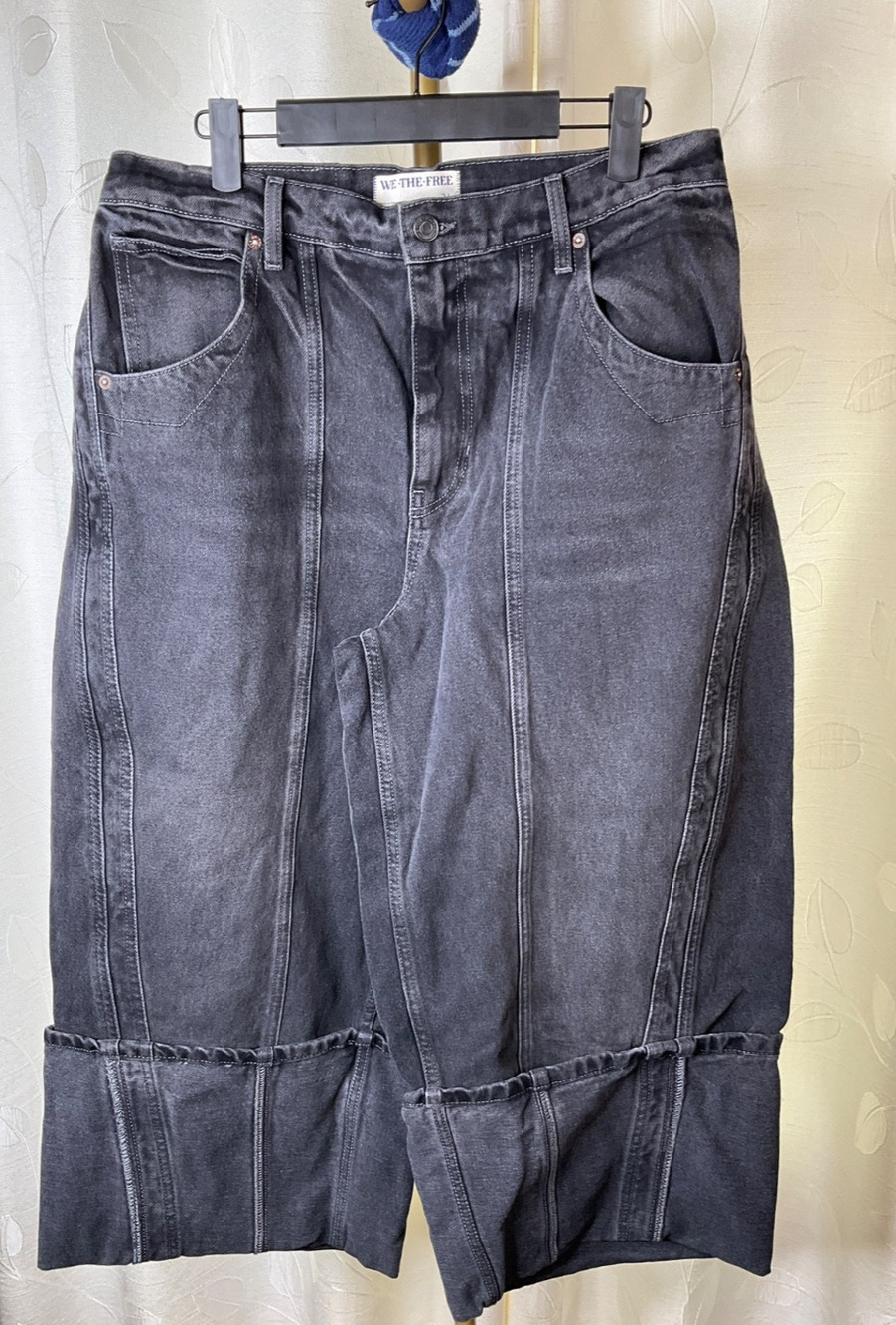 NWT Free people Olsen Barrel Mid-Rise Cuffed Boho Trendy Jeans, Size 31/US Size